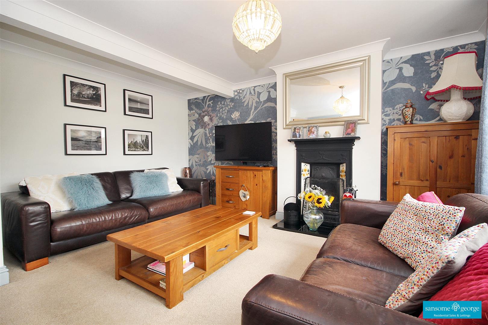 4 bed property in Crescent Road, Tilehurst